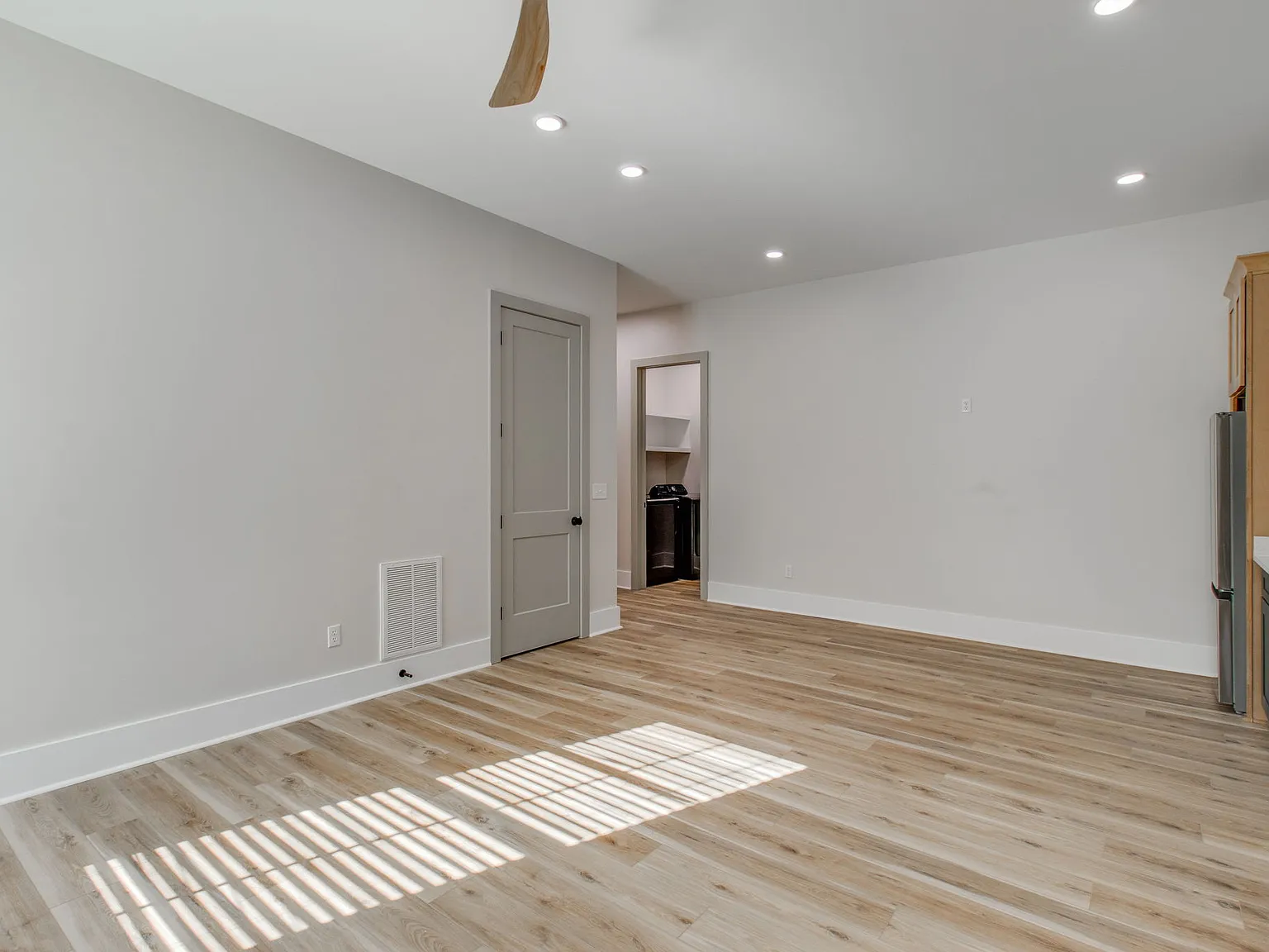 3 bed, $3,525 — Photo 4