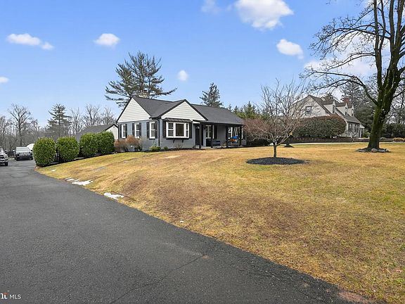 2nd image of 221 Morris Rd