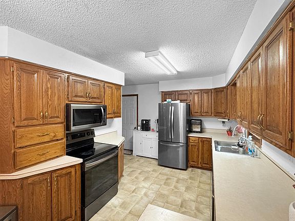 4th image of 2760 Oak Ave
