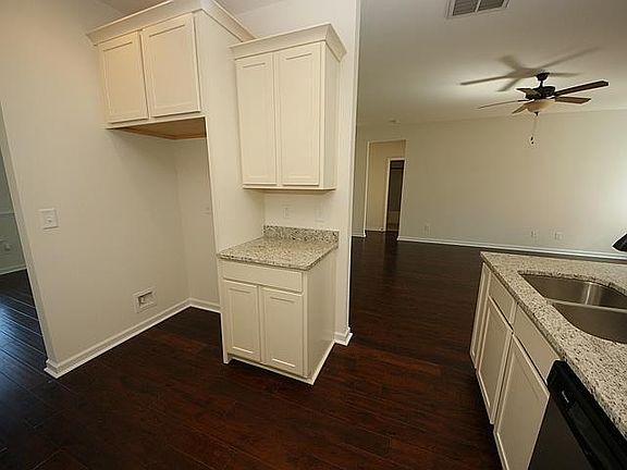 5th image of 8104 Emerald Fern Dr