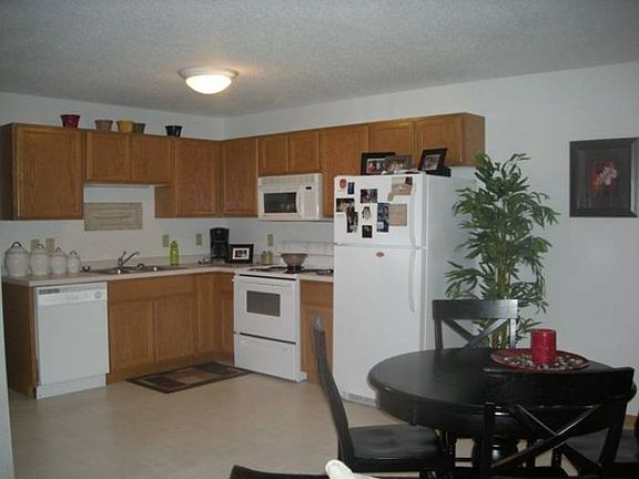 Spacious Dining & Kitchen