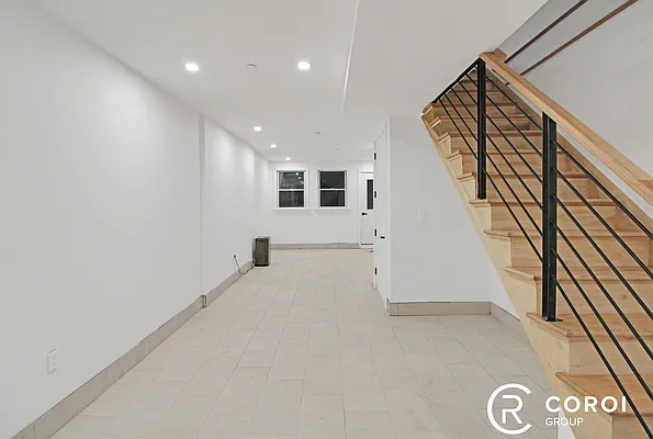 Rented by Coroi Corp | media 32