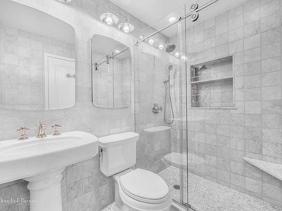 4th image of 2162 Broadway #7C