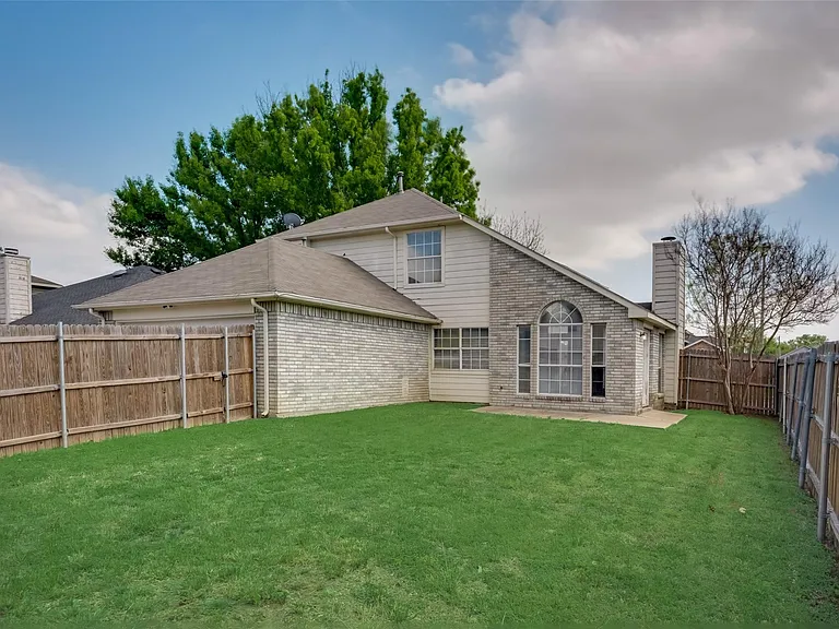 908 Stone Trail Dr — Photo 32