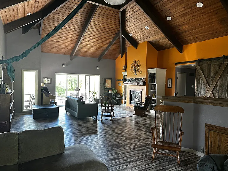 2750 Terrace Dr — Photo 5