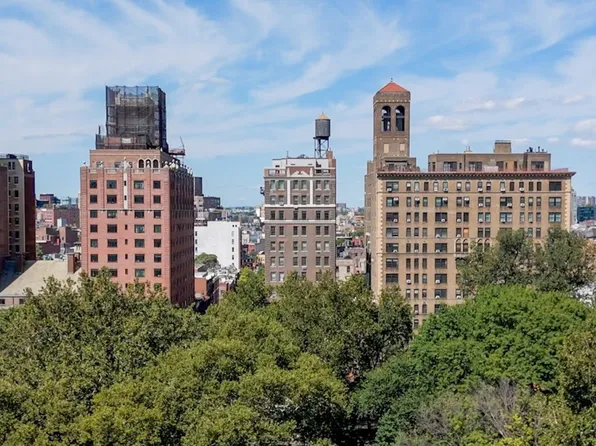 32 Washington Square West image 25 of 26