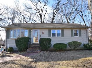 42 Patricia Ct, Warwick, RI 02889