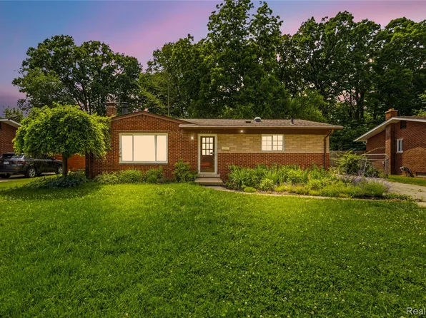 22159 W Brandon St, Farmington Hills, MI 48336
