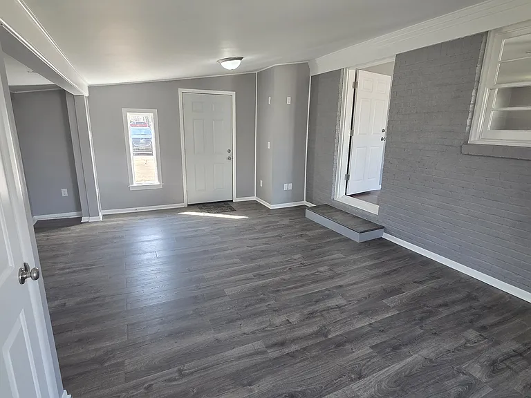 1200 E Beaumont St — Photo 9