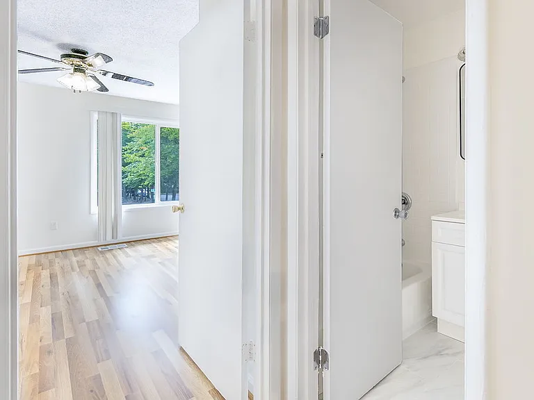 2232 Southgate Sq — Photo 44