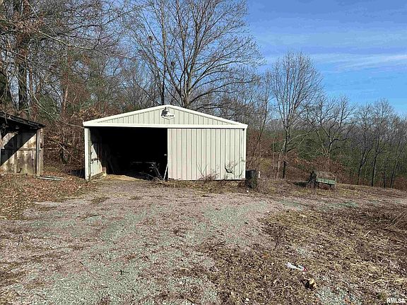 3rd image of 19 Pit Bull Ln