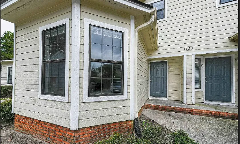 3 bed, 1200 sqft, $1,950 — Photo 2