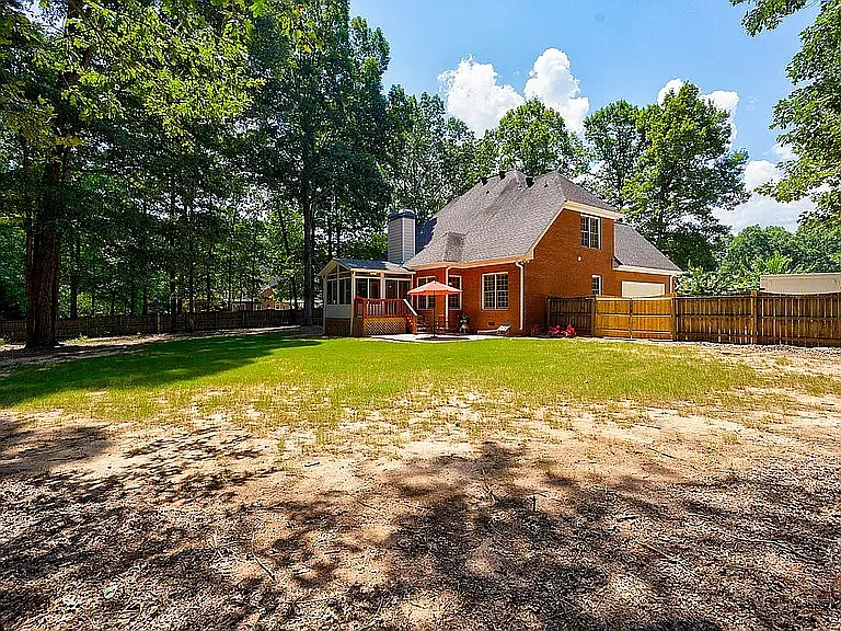 1071 Liberty Ln — Photo 30