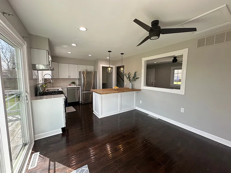 561 Eastwood Dr — Photo 4