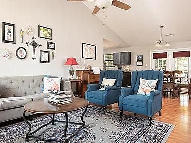 3rd image of 4612 Baverton Dr
