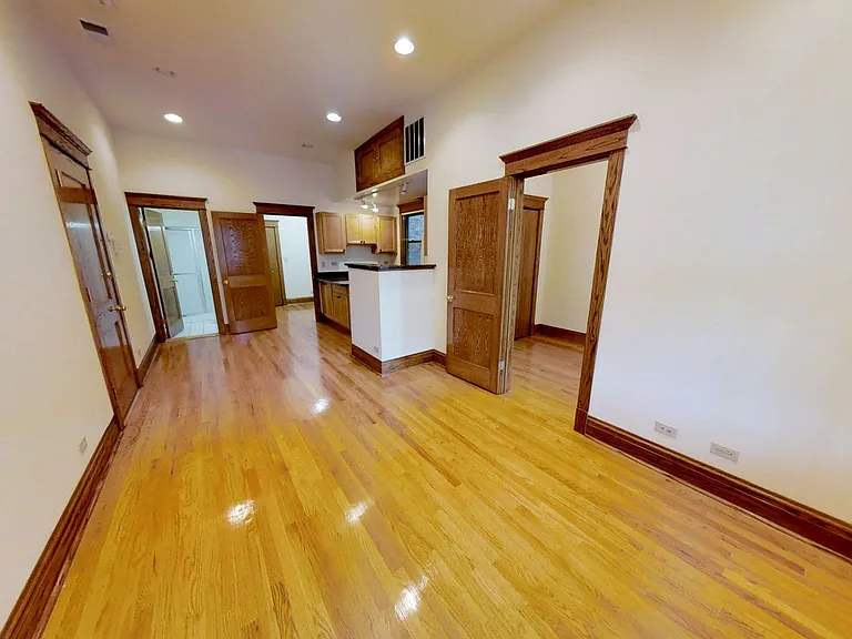 1139 W Webster Ave — Photo 5
