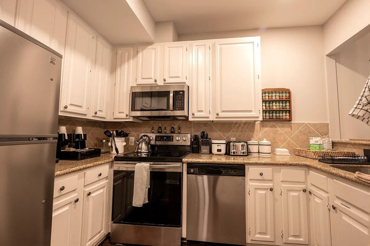 Building Photo - 2211 S Braeswood Blvd #21F