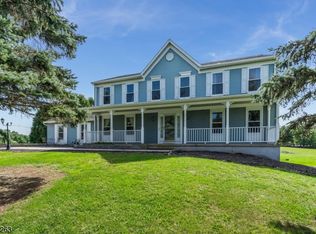 2 Bacorn Rd, Flemington, NJ 08822