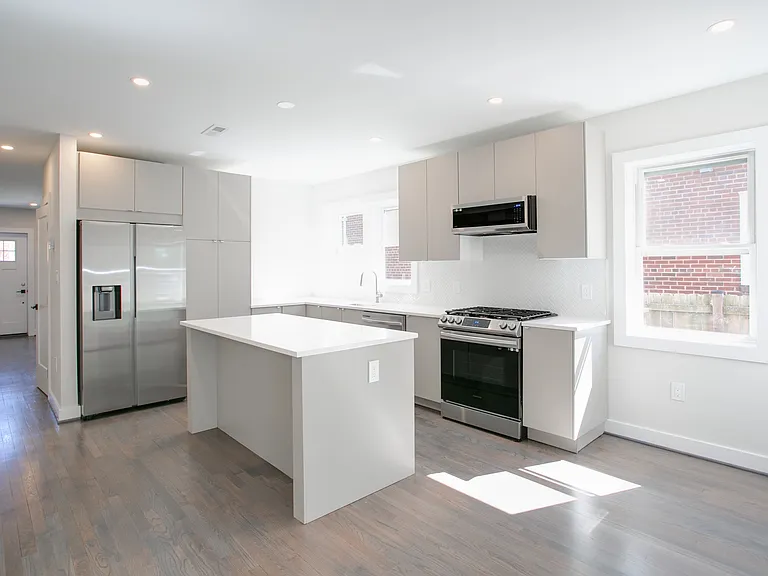1214 Oronoco St — Photo 2