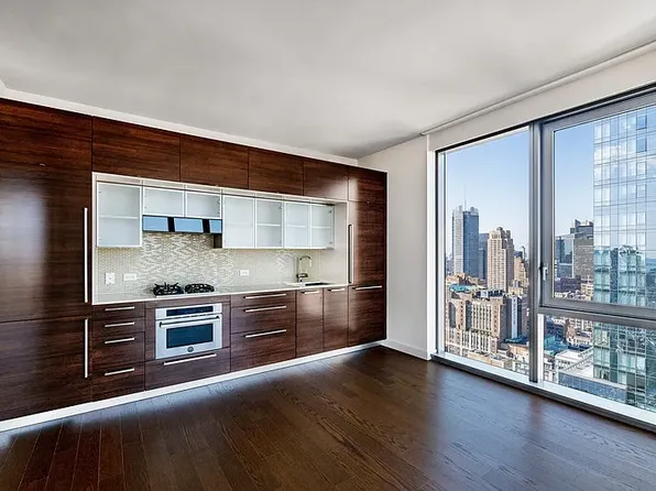 100 W 31st St, New York, NY