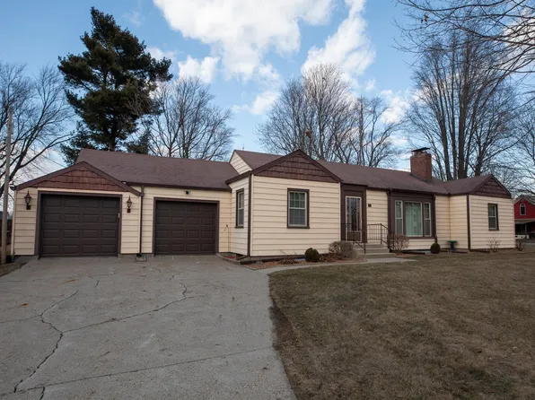 110 E Oak St, Kewanna, IN 46939