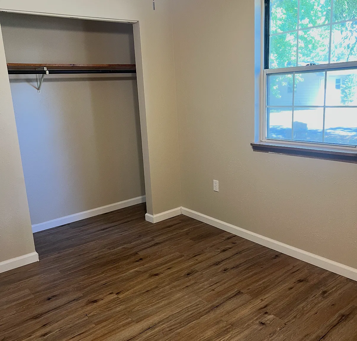 Newly remodeled Duplex in Herrin — Photo 3