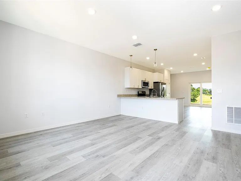 833 Colville Dr — Photo 25