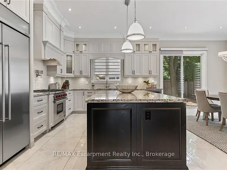 81 Brock St — Photo 27