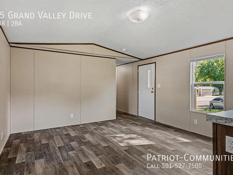 15 Grand Valley Dr — Photo 7