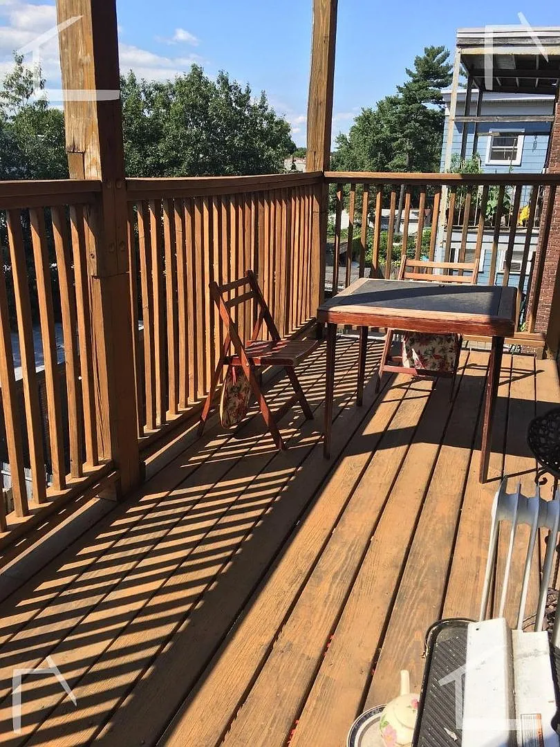 Great 2nd floor 3 bedroom unit, in heart of Brighton — Photo 4