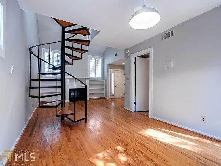 836 Saint Charles Ave NE #B — Photo 12