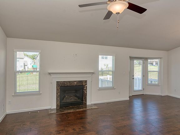 3rd image of 511 Pleasant Breeze Dr
