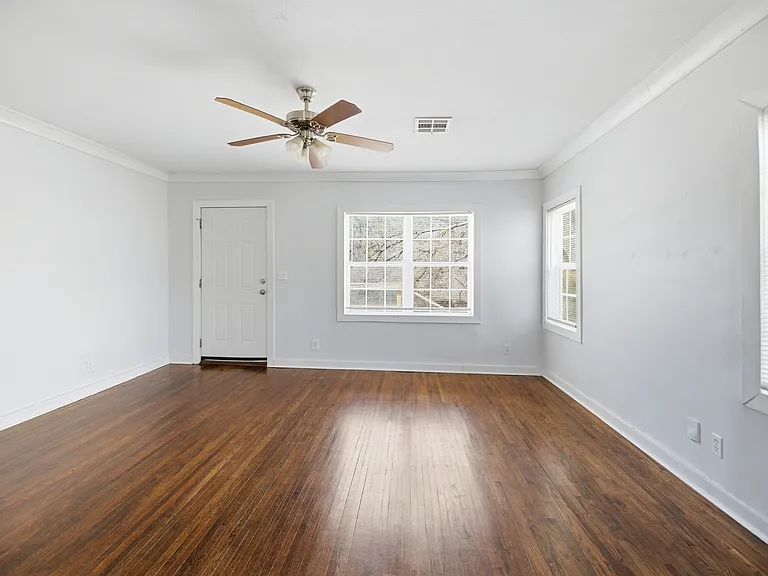 205 N Zenith Ave — Photo 6