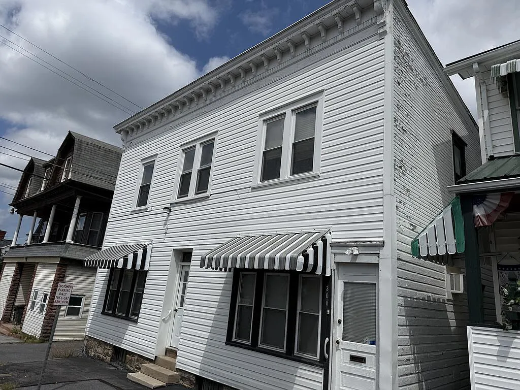 3 bed, 2.0 bath, 1800 sqft, $900 — Photo 2