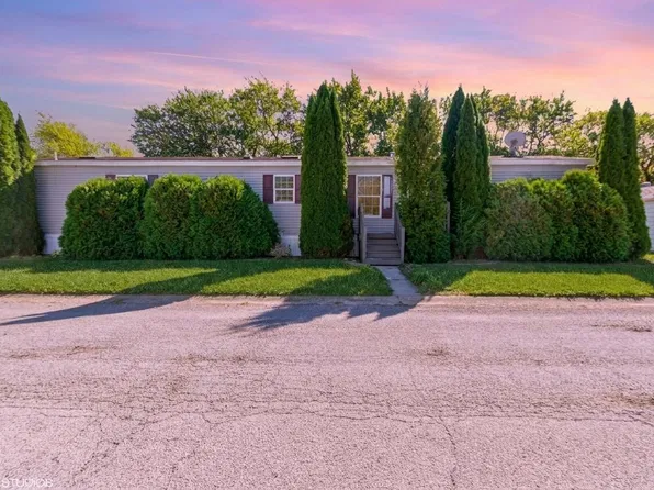 185 Whipporwill Dr, Beecher, IL 60401
