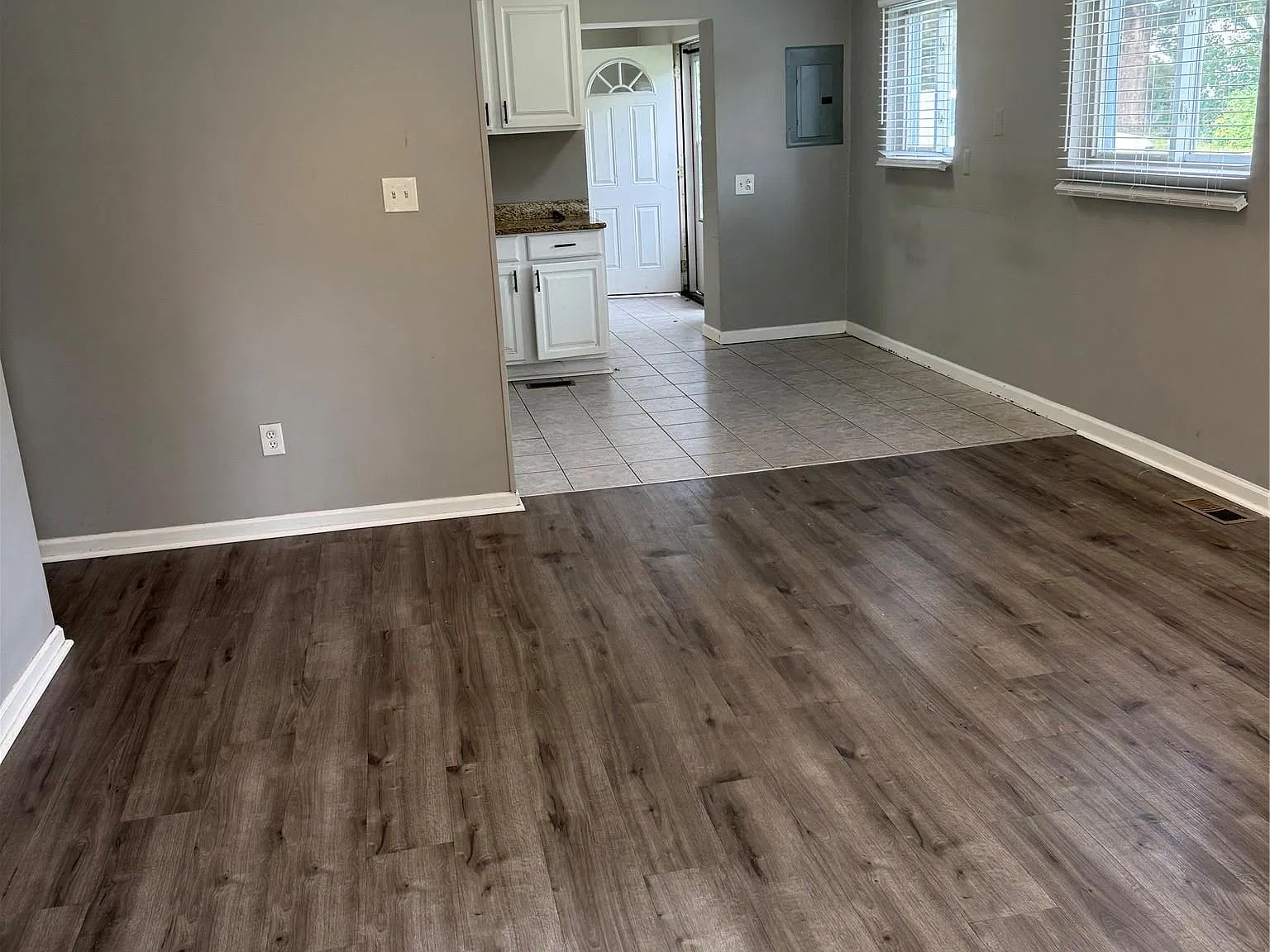 3 bed, 1.0 bath, 1137 sqft, $1,800 — Photo 3