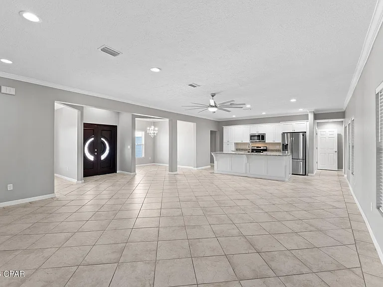 1041 Plantation Dr — Photo 3