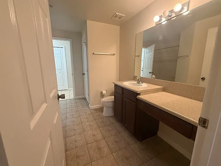 2801 Chancellorsville Dr #1326 — Photo 41