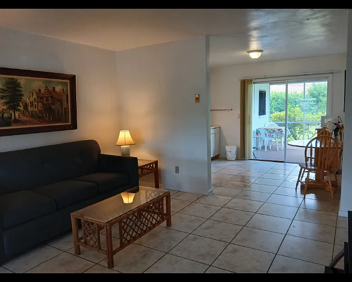 4635 SE 5th Pl — Photo 1