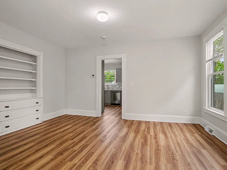 156 Hawthorne Ave — Photo 9