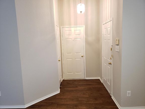 3rd image of 413 Shadow Grass Ave
