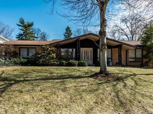28 Glen Cove Dr, Chesterfield, MO 63017