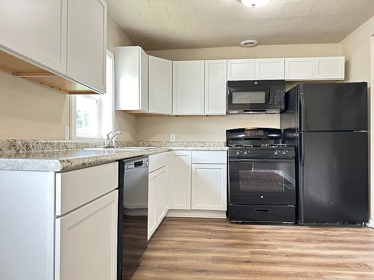204 E Leland Ave — Photo 3