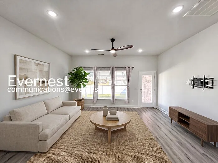 732 Prescott Ln — Photo 2
