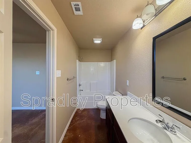 1044B Edwards Dr — Photo 13