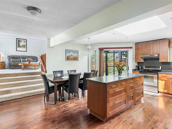 3rd image of 2324 Cranmore Rd