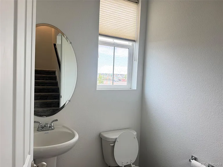 587 S Richfield St — Photo 11