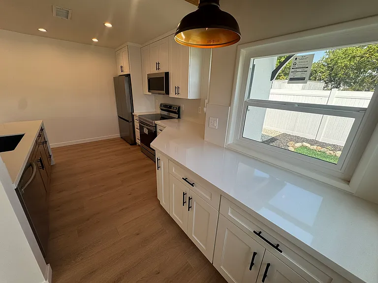 21420 Chatsworth St — Photo 11