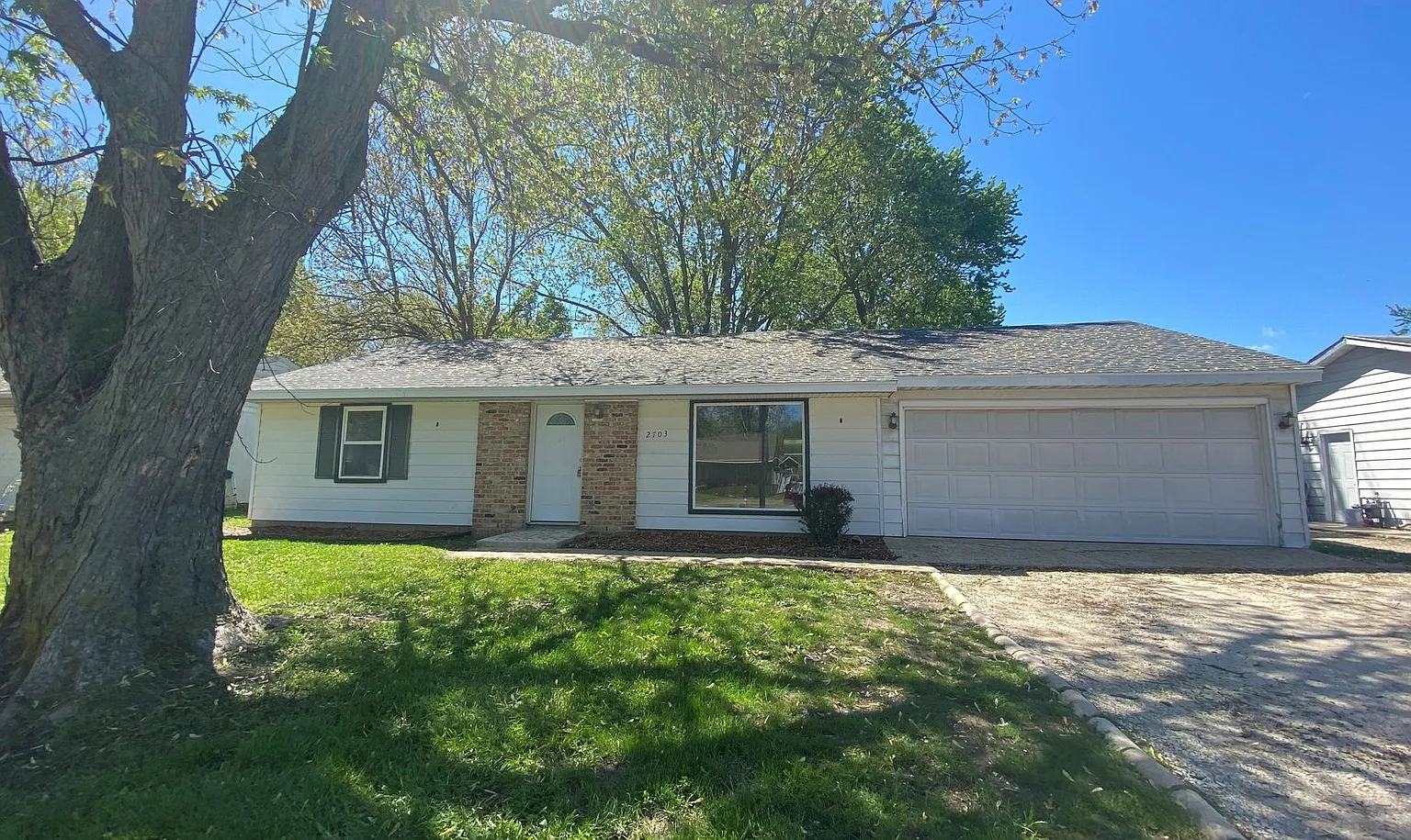 2703 W Kirby Ave photo 1