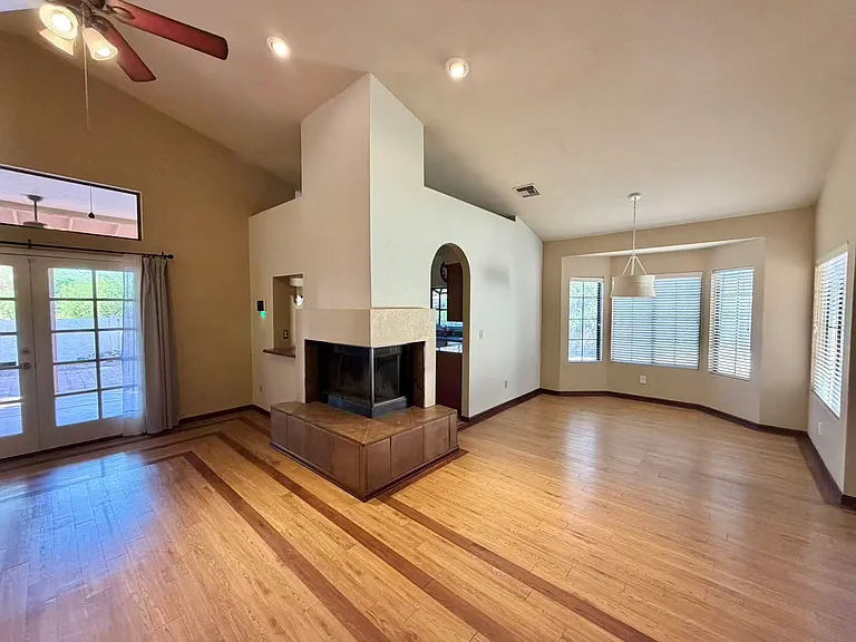 8979 E Gail Rd — Photo 5